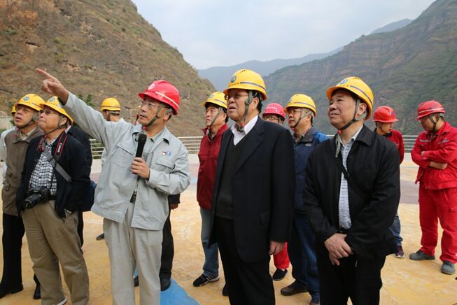 中国爆破样板工程评审会在白鹤滩水电站召开hge3b5k0ivs.jpg