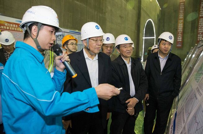 中国爆破样板工程评审会在白鹤滩水电站召开2qvgvtjlays.jpg