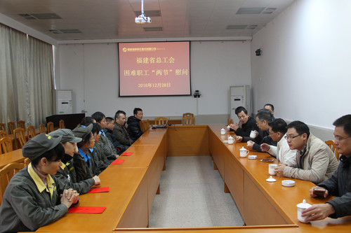 省总工会领导到烽林分公司慰问困难职工kbcgtpgldqm.jpg