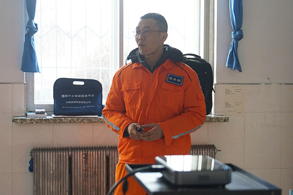 2017年1月21-22日公司全体员工安全教育培训、军训hqxs2iuoiy3.jpg