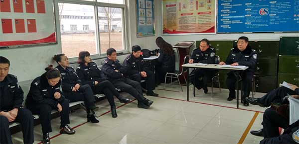 保卫科学习职代会报告站好每一班岗xblhshki5n1.jpg