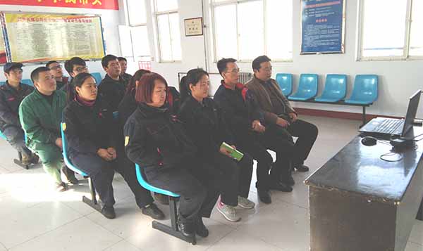 粉状车间开展安全警示教育活动vv2nd1tpqpa.jpg