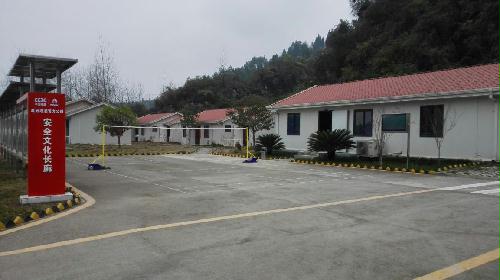 老项目部变身文明溢香园zfehuws2kav.jpg