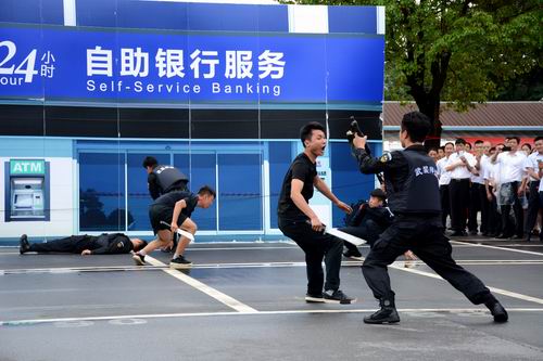 悍豹公司举办武装守押应急预案演练活动akiordmvrws.jpg