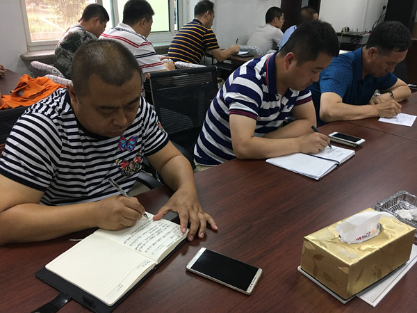 公司举行第二季度安全总结大会kpdvnnefcib.jpg