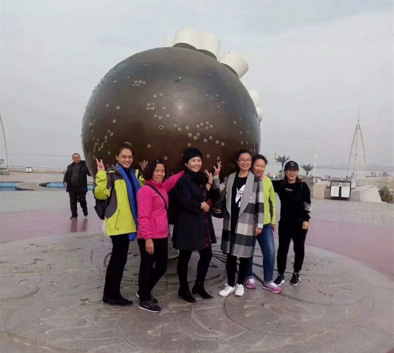 公司组织休闲旅游及金秋晚宴0anhqh0a1fv.jpg