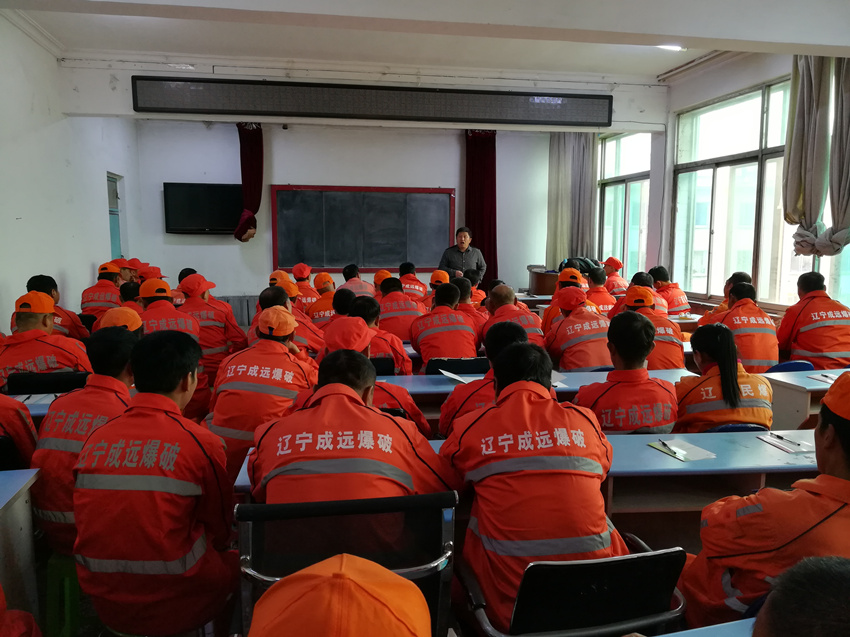 公司组织员工军训及培训3fm3k2wh431.jpg
