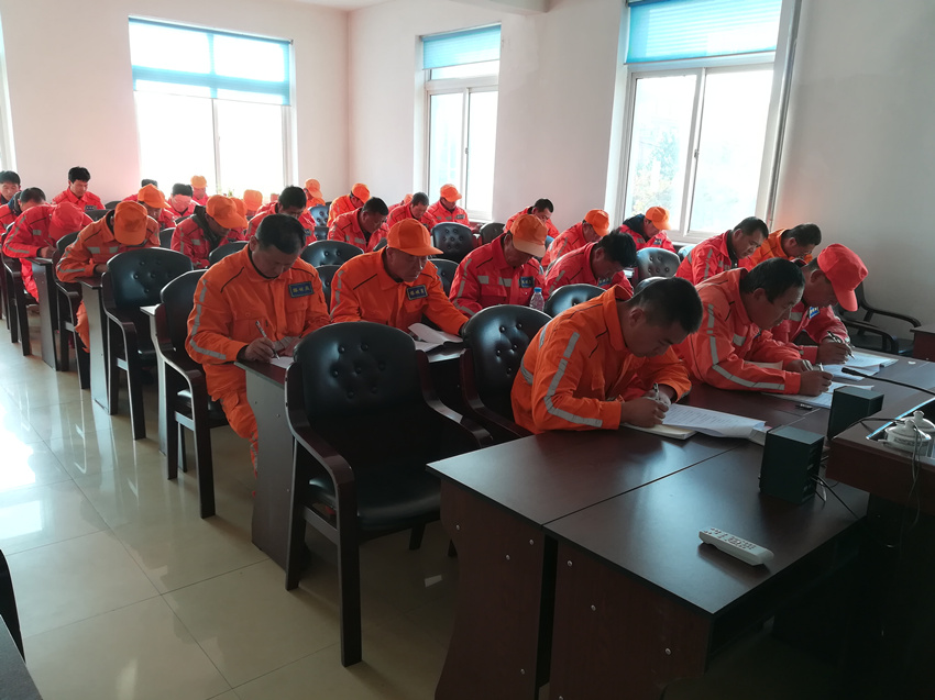 公司组织员工军训及培训yd15uokq0nq.jpg