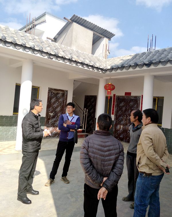 公司党委副书记王必有到公司扶贫点走访慰问wkdcde5szqo.jpg