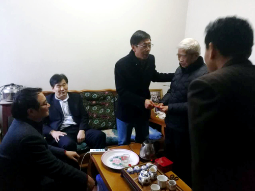 省机电控股公司纪委书记黄和一行走访慰问永安分公司困难职工e1njrs5xz3e.jpg