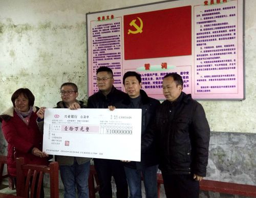 省机电控股公司纪委书记黄和一行慰问我司驻村干部swwwvnzufvv.jpg