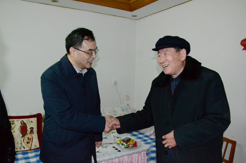 陈纪明到向红公司调研u2km0dlrebg.jpg