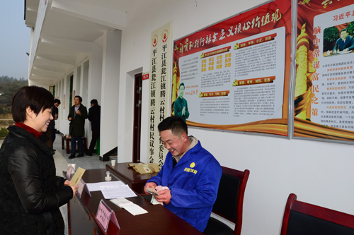 新天地集团开展“订单式”精准扶贫 助148户贫困户脱贫dndfhxr2phh.jpg