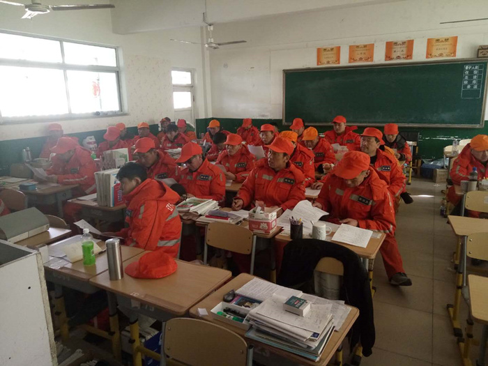 公司对管理人员和基层员工分别开展培训zfpcnrv1td5.jpg
