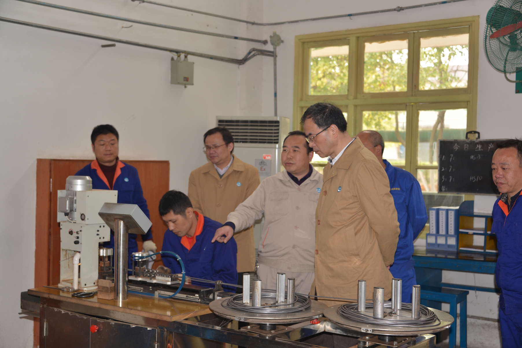 陈纪明到湘器公司调研smps2ax0vv1.jpg