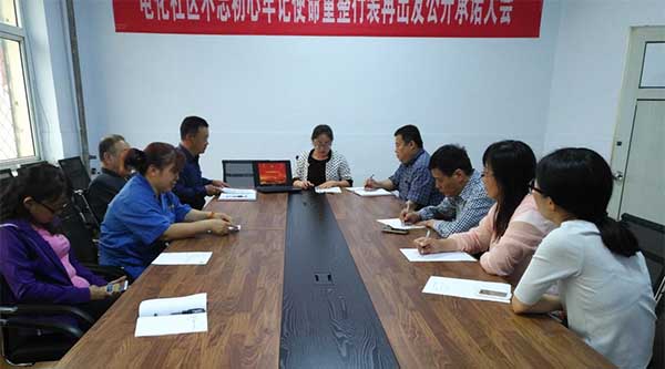 后勤中心党支部召开了二季度党课mbv2dfixzd4.jpg