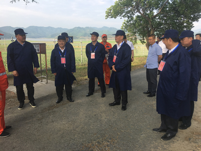 辽阳市委书记王凤波到我公司鸡鸣寺药库检查fbkmuxurqx1.jpg