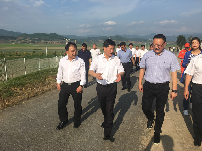 辽阳市委书记王凤波到我公司鸡鸣寺药库检查dzwg3hkgpki.jpg