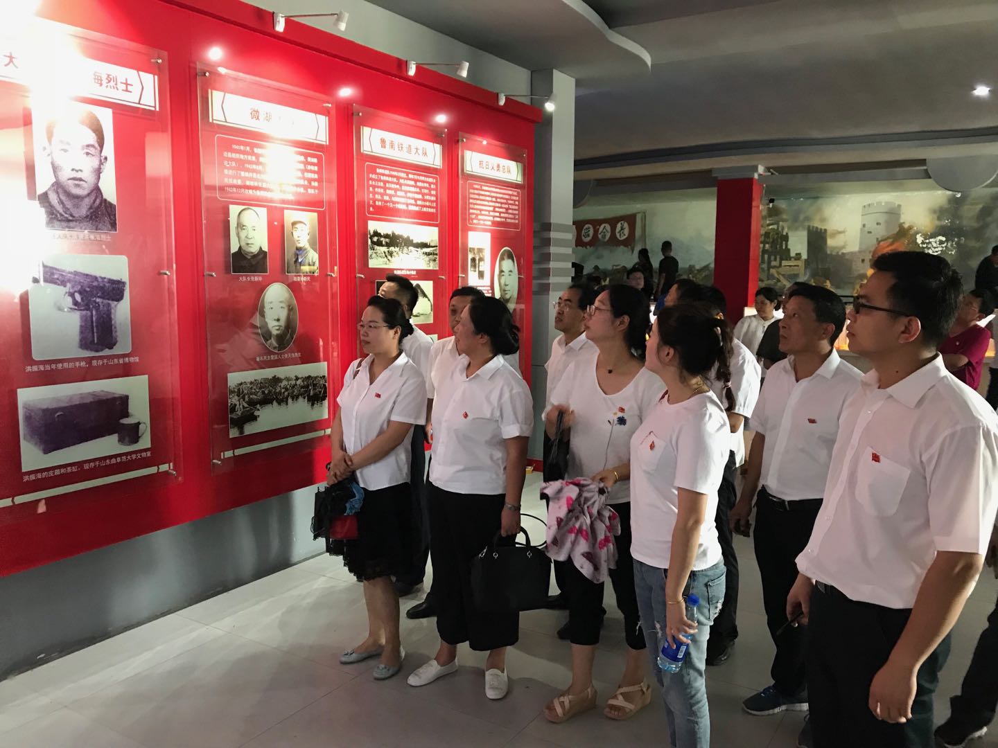 机关二支部组织党员参观铁道游击队纪念园yrwywbkoxqa.jpg