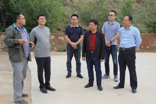 省国资委改革发展处调研员黄敬平一行到青海青乐公司考察调研ozrvwxiaoas.jpg