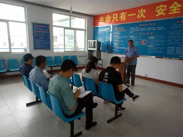 粉状车间向全国优秀共产党员郑德荣等7名同志学习xl5eoms3oyr.jpg