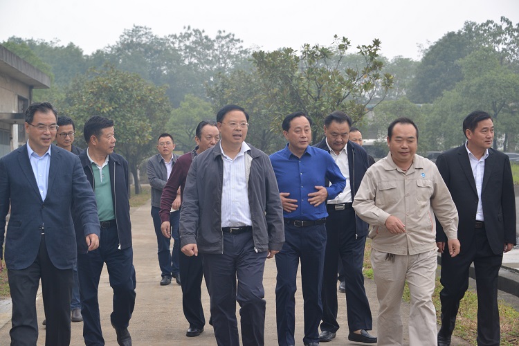 张剑飞到集团子公司湘器调研1dxntrygkeq.jpg