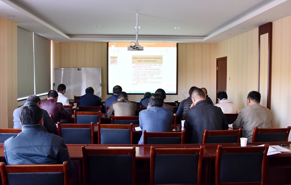 公司党委组织开展2018年第8次中心组集中学习hgl5pddx4tb.jpg