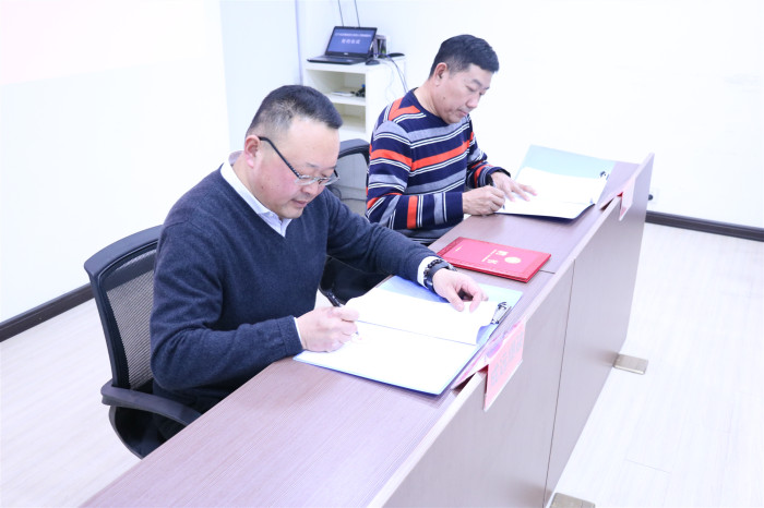我公司聘请爆破专家为顾问c3npinzdock.jpg