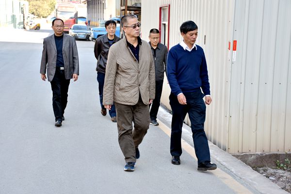 云南省戎合投资公司总裁一行到我公司调研ee1rovfcady.jpg