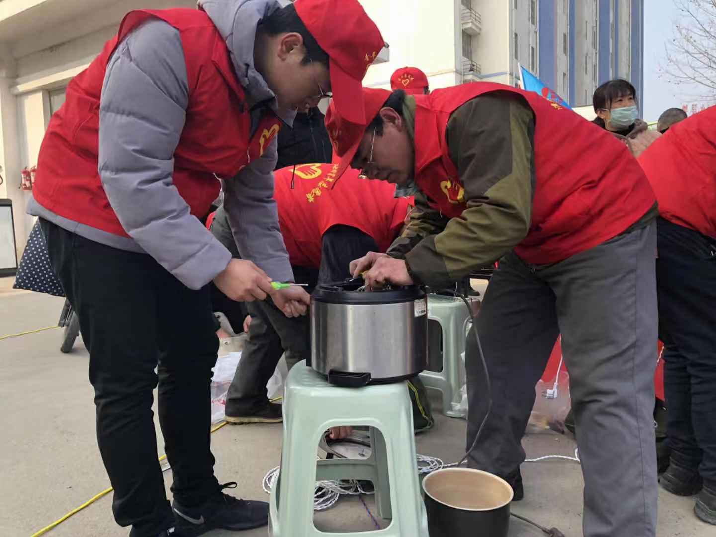 学雷锋，我们在行动rhgf1tqwwlv.jpg