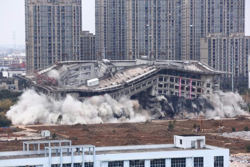 国泰五洲采用电子数码雷管成功实施特大型楼房拆除爆破rso0bt2kvmv.jpg