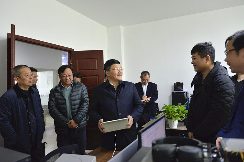 省国资委党委书记、主任陈德勤一行莅临国泰集团调研巡察基层vh1luhe3w5p.jpg